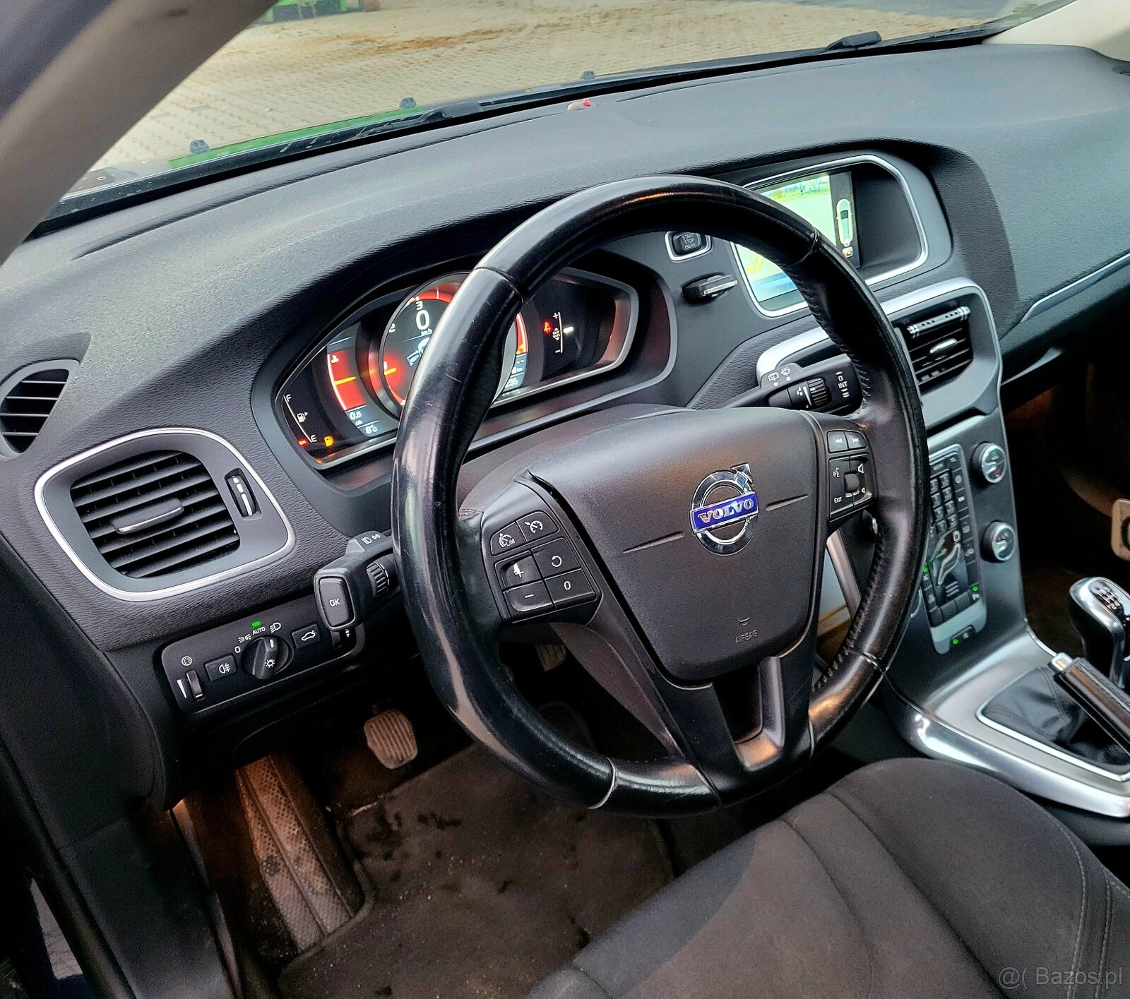 Volvo V40 2.0 Diesel 190 KM 2014rok - 9