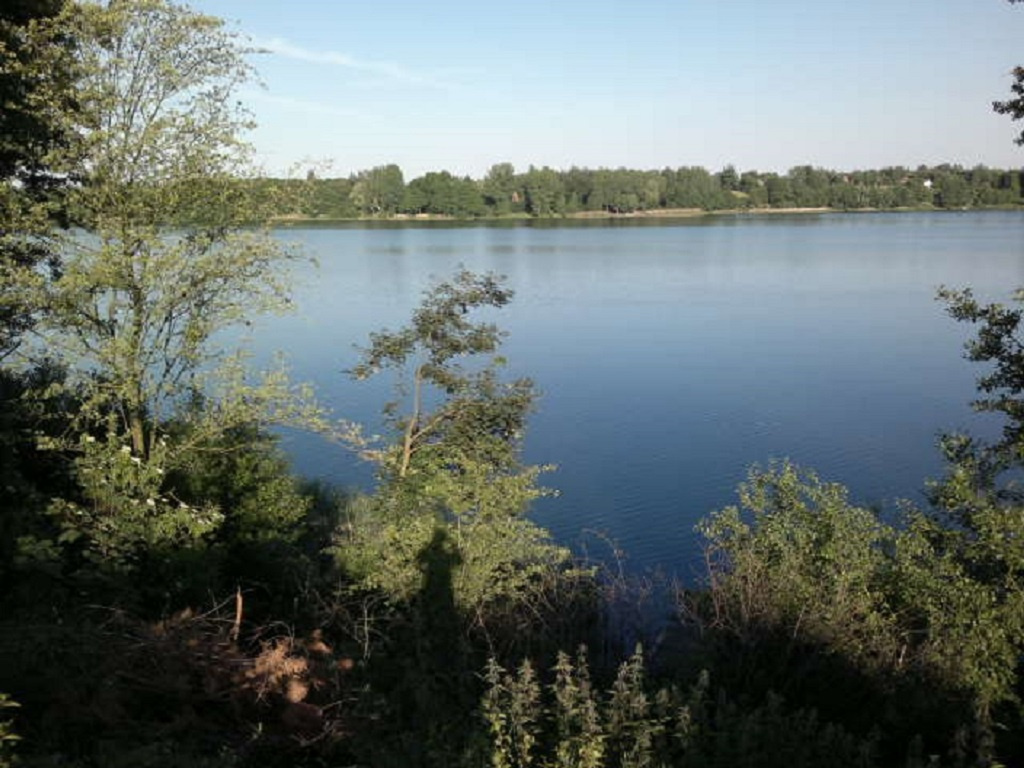 SEZON--2025-Samodzielny dom z ogrodzoną działką nad jeziorem - 9