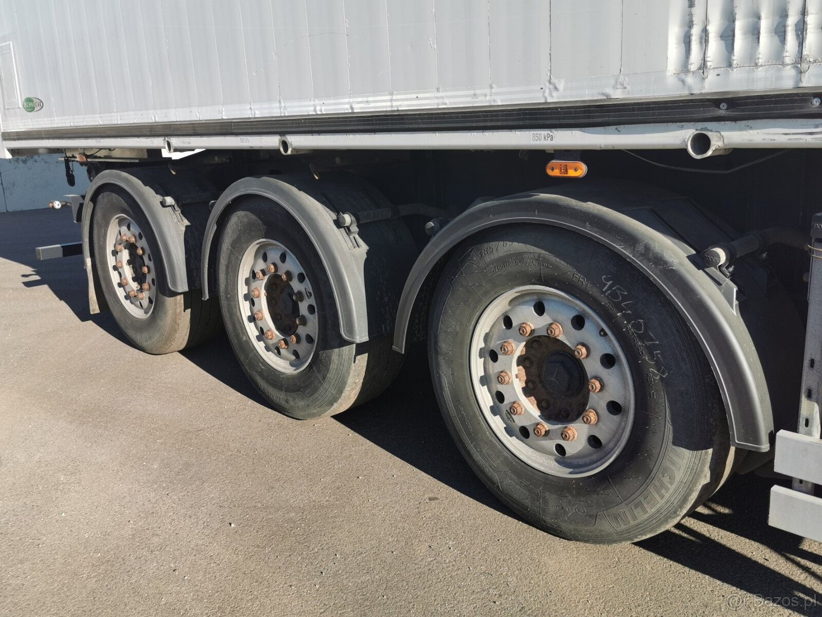 Sprzedam naczepę wywrotkę BODEX KIS3WA o pojemności 55 m3 - 9