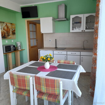 Kolobrzeg dom: 6 Apartamentow + 3 korty squash'a - 9