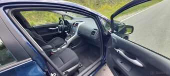Toyota Auris LIFT 1,4D-4D 90KM 2011r NAVI Klimatronik zarej. - 9