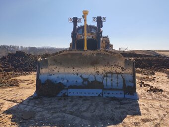 Caterpillar D8 - 9