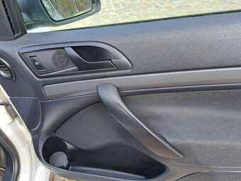 Sprzedam auto Skoda Octavia 1,6 MPI - 9