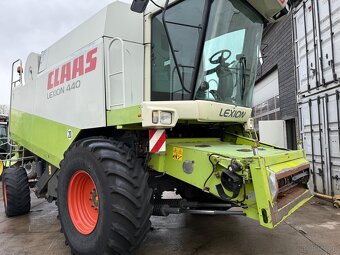 Kombajn zbożowy Claas Lexion 440 rok 2002 heder V660. - 9