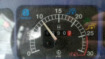Traktor New Holland TD80D - 9