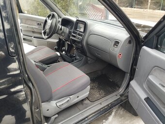 Samochód Nissan Navara - 9