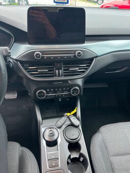 Ford Focus Kombi 1.0 Benzyna - 9