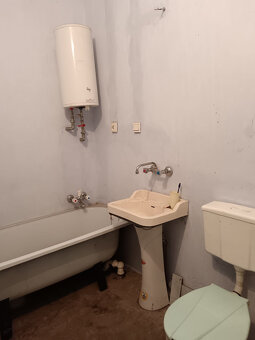 Sprzedam dom jednorodzinny w Ćmielowie - 9