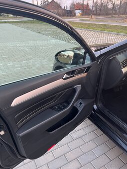 Sprzedam Volkswagen Passat 2.0 TDI SCR DSG7 Elegance Lift Mo - 9