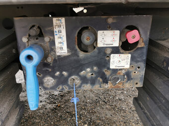 Sprzedam naczepę skrzyniową KRONE SD - USZKODZONĄ - 9