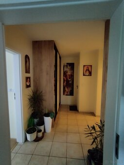 Sprzedam połowę domu cały dół - 9