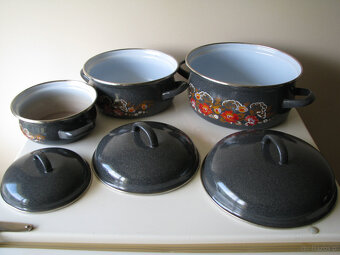 Solidne czeskie garnki emaliowane z czasów PRL z pokrywkami - 9