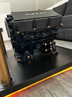 Unikalny designerski stolik wykonany z silnika Nissan V6 - 9