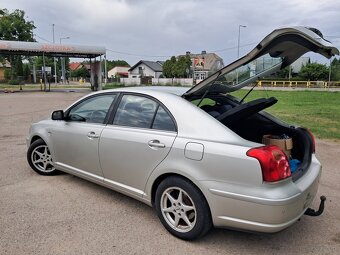 TOYOTA AVENSIS 2.0 D-4D • HATCHBACK • KLIMATYZACJA • XENON • - 9