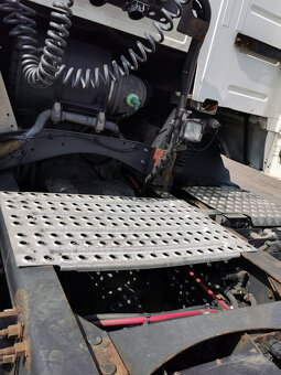 Sprzedaję ciągnik siodłowy VOLVO FH 13.460 42T EEV - 9