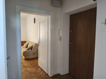 Bezczynszowe mieszkanie w zadbanej kamiennicy - 9