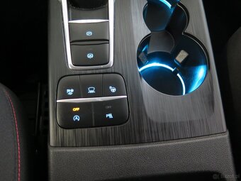 Ford Kuga 1.5TDCi,navi,360°,ST Line - 9