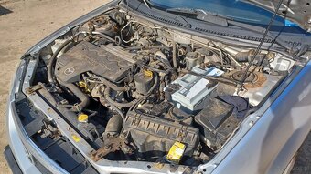 Samochód osobowy Mazda323F - 9