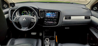 Outlander III 2.0 benzyna + Ev 4x4 Automat Led Xsenon Zamian - 9