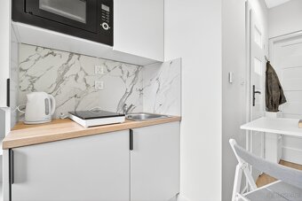 Nowoczesny pokój z łazienką i balkonem przy uczelni. - 9