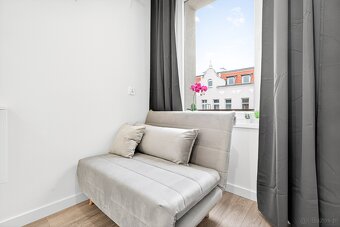 Nowoczesny pokój z łazienką i balkonem przy uczelni. - 9