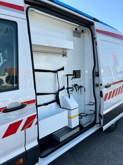 VW Crafter - 2.0 TDI Ambulans / Karetka - 9