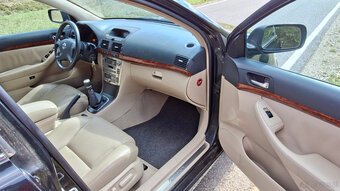 Toyota Avensis II 2.2 D4D 177KM 2005r kombi Xenon Skóry zare - 9