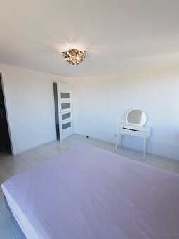 Mieszkanie o pow. 49.60m2, II piętro, garaż, działka,Dębe - 9