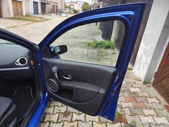 Sprzedam samochód osobowy marki Renault Clio III - 9