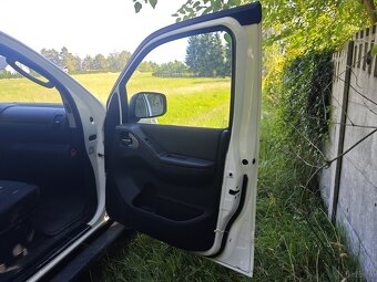 Nissan Navara 2.5 4x4 Diesel 190KM | Podniesione zawieszenie - 9