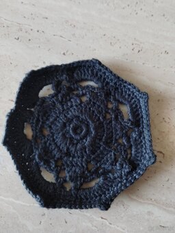 Szydełkowe podstawki pod kubek rozeta - 9