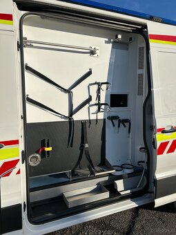 VW Crafter - 2.0 TDI Ambulans / Karetka - DSG 4x4 - 9