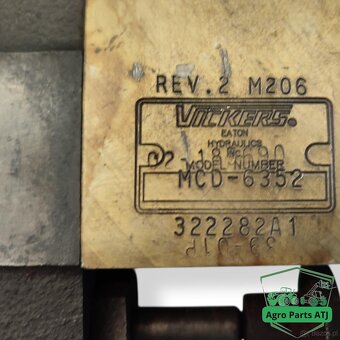 Sekcja rozdzielacza 322281A2 VICKERS MCD-6619  Case MX 100 - 9