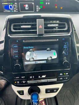 TOYOTA PRIUS HYBRYDA 2018 - 9